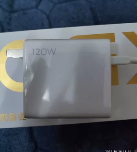出小米120W充电器，黑鲨原装充电器，已经...