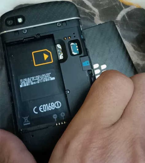 只是一款黑莓手机 感兴趣的话点“我想要”和...