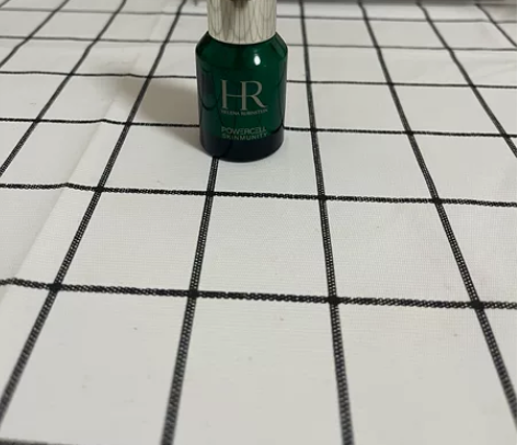 赫莲娜精华小样10ml，99包邮，不议价 ...