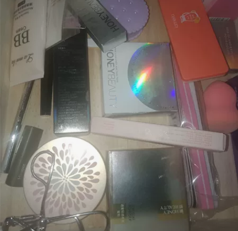 透蜜气垫 唇釉 定妆粉 隔离 BB霜 睫毛...