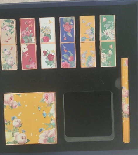 全新的口红、眼影盘、眼线笔 感兴趣的话点“...