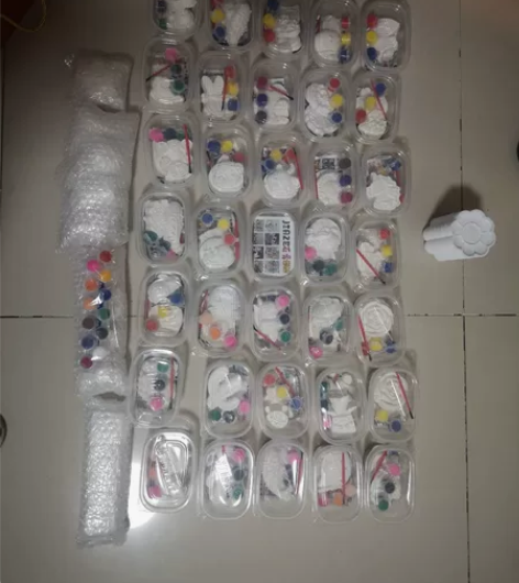 94个石膏娃娃  +117个小颜料+ 30...