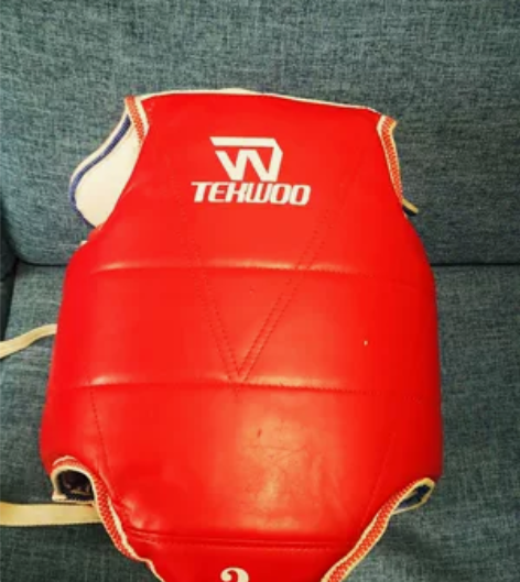 跆拳道全套护具，护手护脚全新的，其他8层新...