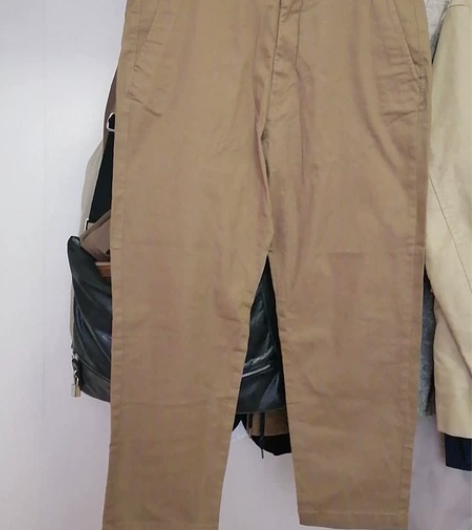 全新HM休闲裤，轻微弹力，腰围86裤长92...