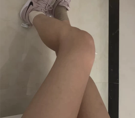 耐克运动鞋去年买的，不想穿了 感兴趣的话点...