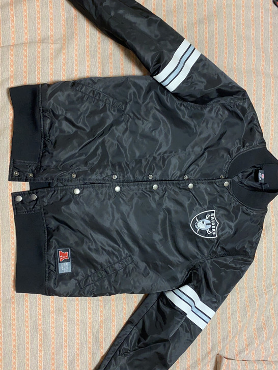 扬基暗黑夜袭者棒球夹棉棒球夹克。150左右...