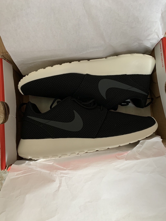 全新耐克roshe run40码实体特卖场...