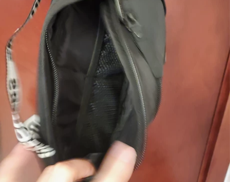 斯凯奇男士胸包 感兴趣的话点“我想要”和我...