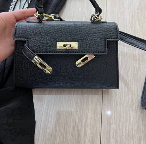 女士斜挎包包，全新，长20，宽12厘米，特...