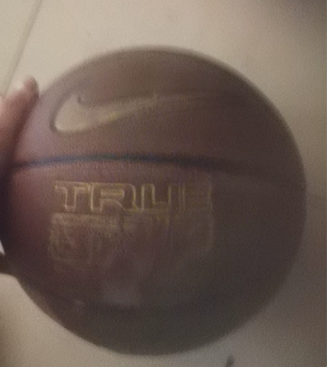 篮球匹克有点掉皮加耐克篮球和一个打气筒全部...