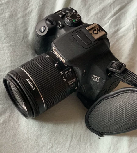 佳能单反佳能相机700D，去年买的，几乎全...