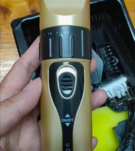 老家理发店不干了便宜处理几个理发器充电式电...