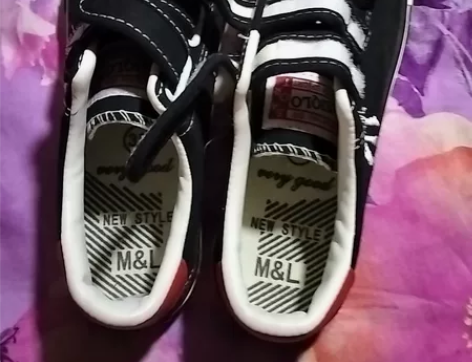 男女同款,全新的帆布鞋,放忘了拿出来小了,...