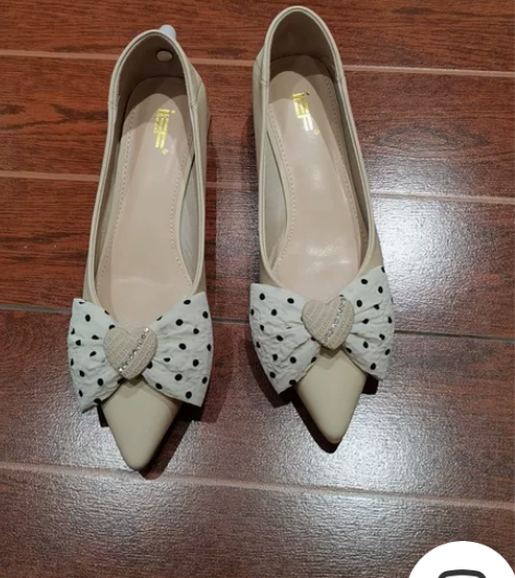 爱依服鞋包店正品，9395-1-尖头粗跟单...