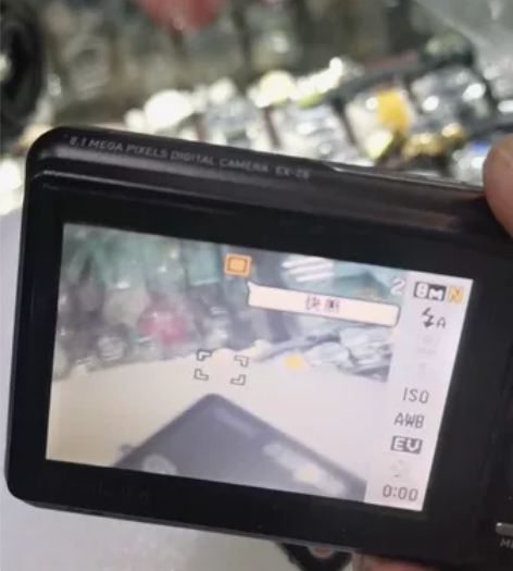 出2台卡西欧相机,型号EX-Z8. 成色都...