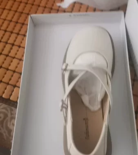 全新玛丽珍鞋，超纤皮的，材质柔软做工好适合...