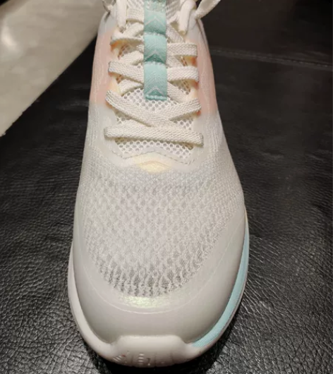 新繁特步纯净粉尺码：36 38 39 帆白...