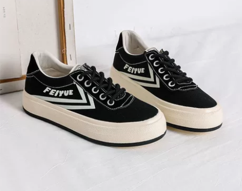 飞跃女鞋 全新 感兴趣的话点“我想要”和我...