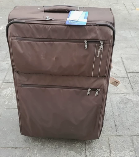 拉杆箱 质量很好 没用过几次  比一般的大...