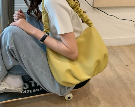 ?包包女2022夏季新款褶皱单肩包云朵包托...