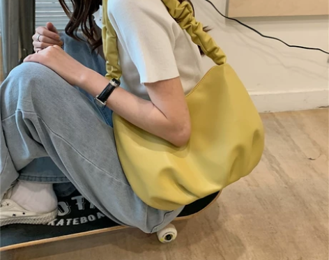包包女2020春夏新款褶皱单肩包云朵包托特...