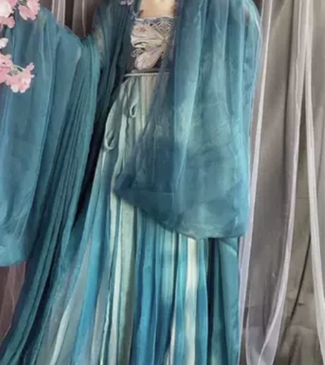 玉术旗舰店汉服诃子裙代拍 正的！  因为我...