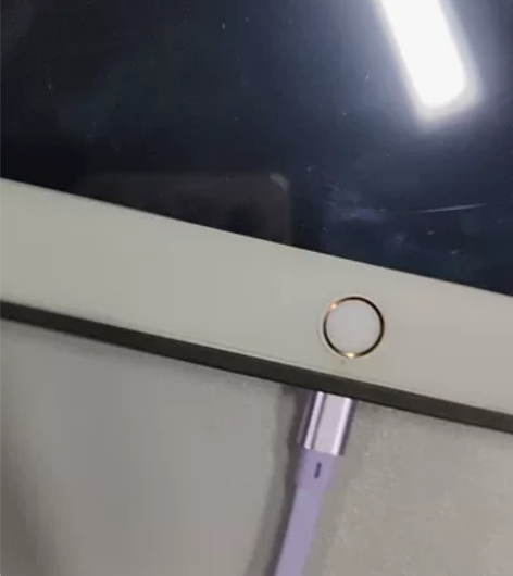 自用苹果ipad一台 型号:苹果7代 A2...