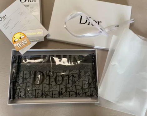 迪奥洋气时尚春秋款真丝围巾，妈妈买回来发现...