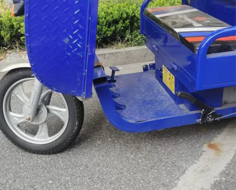 2.2米长，1.3米宽。八月份买的工程斗三...