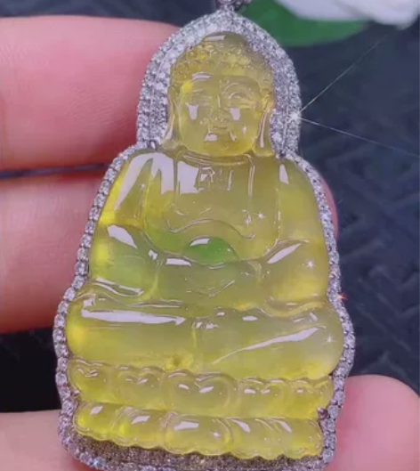 天然A货黄翡大日如来翡翠挂件，尺寸53/2...