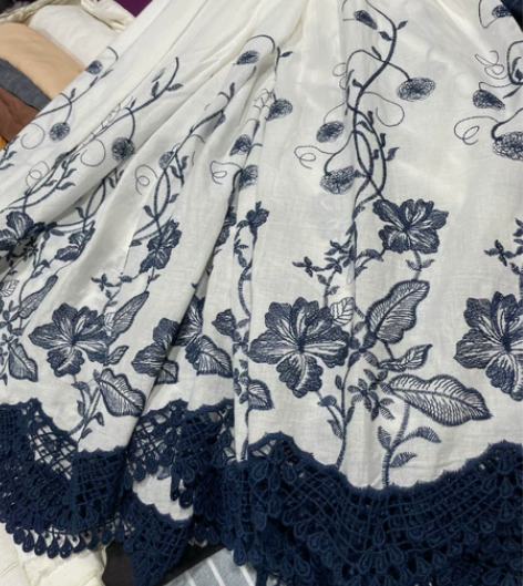 白色薄型纯棉深蓝色刺绣花边文艺风春夏面料 ...