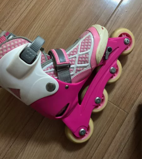 轮滑鞋,孩子幼儿园让买的,实际没有穿几次,...