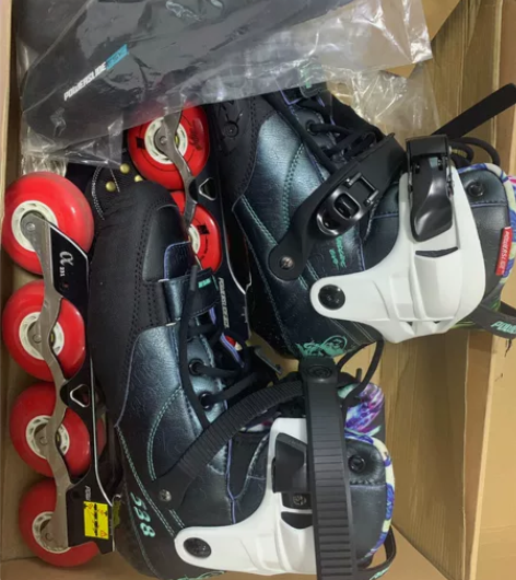 碳纤维轮滑鞋41号99新，没玩几次，鞋垫都...
