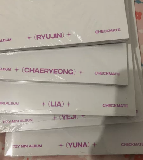 itzy裸专checkmate，专辑?贴纸...