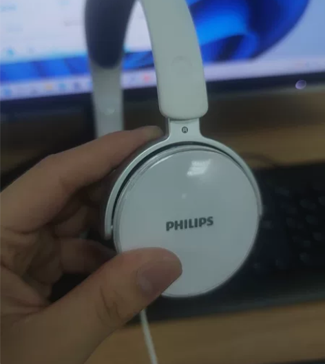 飞利浦耳机。买的时候一百多。清闲置 感兴趣...