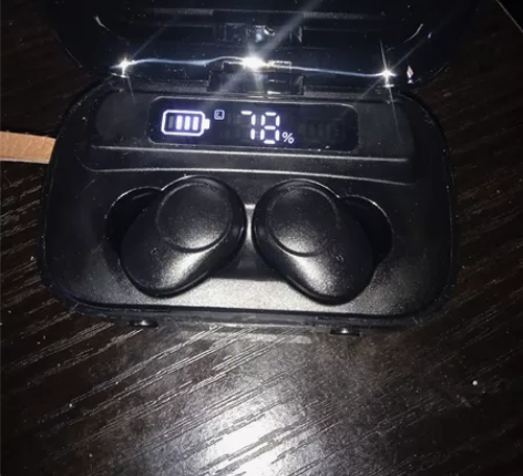 蓝牙耳机能当手电筒，能看时间，能当充电宝给...