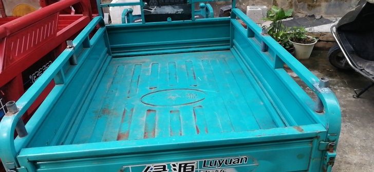三轮车，1.5米车厢，1500元不包邮。
