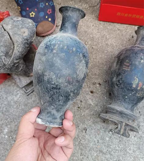 西汉天蓝色木质花瓶鎏金工艺，人物栩栩如生。...