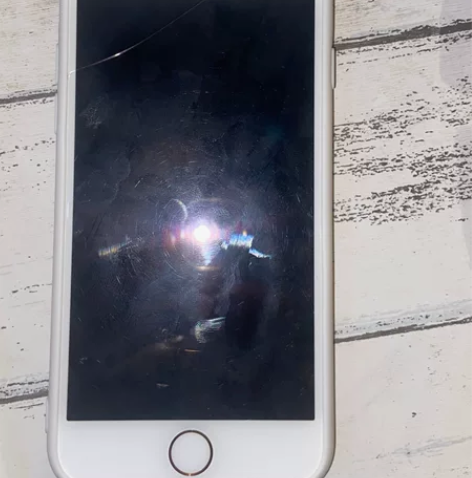 IPhone 8  64g卡贴机  八成新...