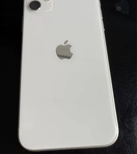 苹果手机11用两年不卡机主爱惜 感兴趣的话...