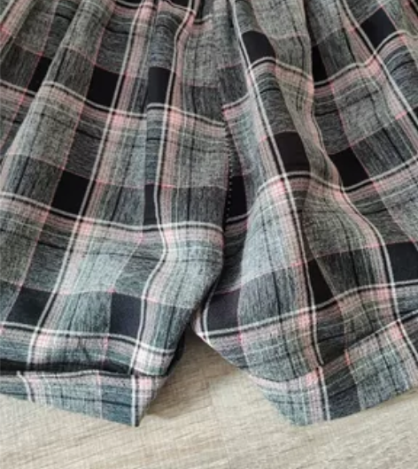 女士夏季短裤衣服特多处理，邮费自理 感兴趣...