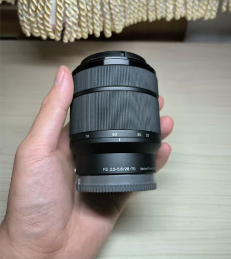 索尼28-70镜头,镜头挺新的,所有的功能...