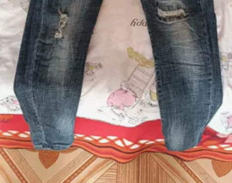 牛仔裤一条，腰围74cm，裤长96cm，看...
