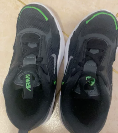 耐克 小了 29.5号 感兴趣的话点“我想...