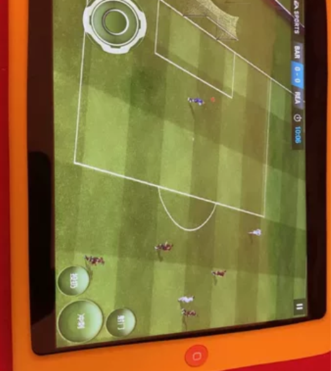 iPad3，越狱版 可以玩很多老游戏。我手...