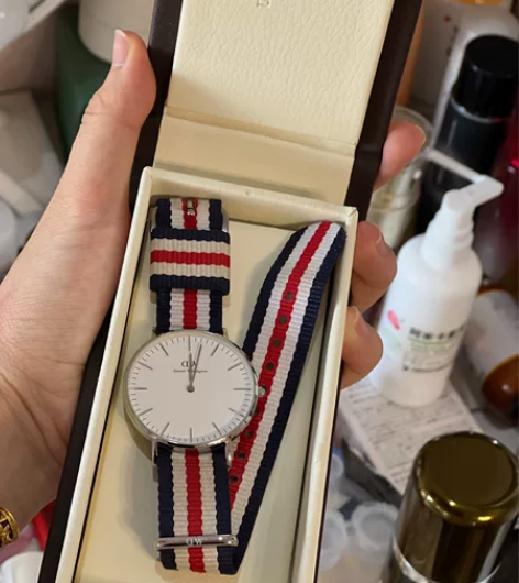 dw手表专柜购入 保真 9新 感兴趣的话点...