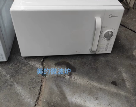 美的微波炉，新旧如图（几乎全新）欢迎到店自...