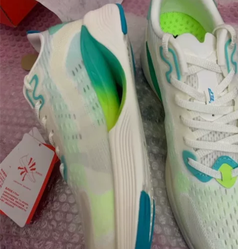 特步氢风5.0跑步运动鞋41码正品闲置全新...