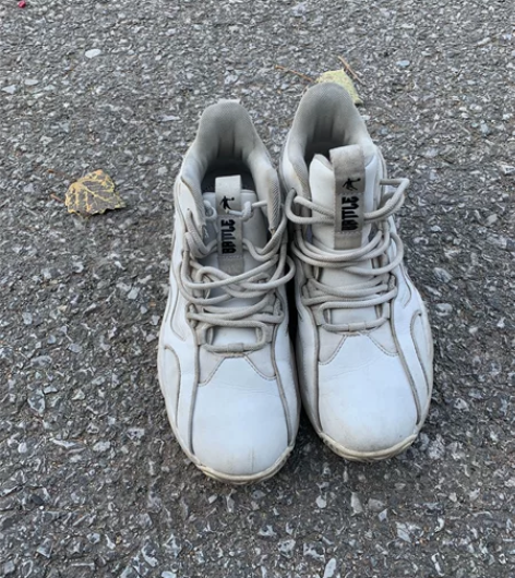 乔丹女篮球鞋38码，鞋底鞋面都不错，没有鞋...