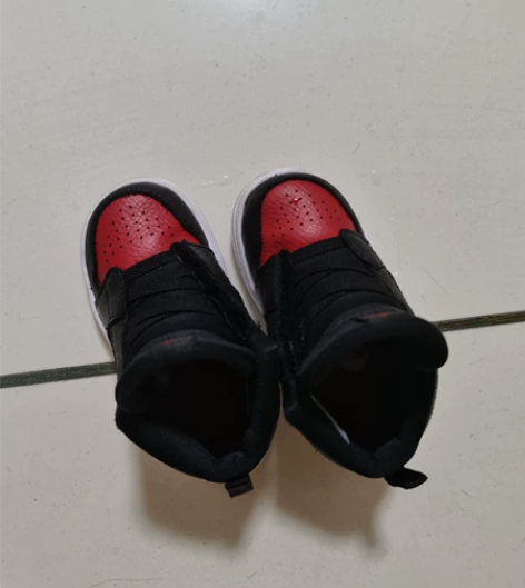 乔丹男童款高帮板鞋。鞋长13cm。 感兴趣...